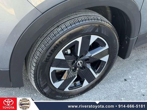 Used 2025 Nissan Kicks SV image 10