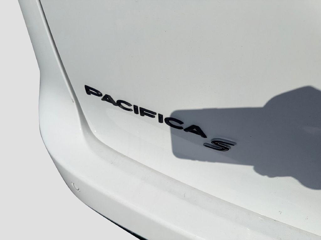 Used 2024 Chrysler Pacifica Limited FWD image 7