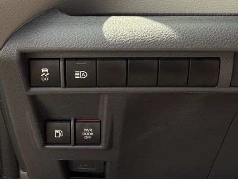 Used 2023 Toyota Sienna XLE image 19