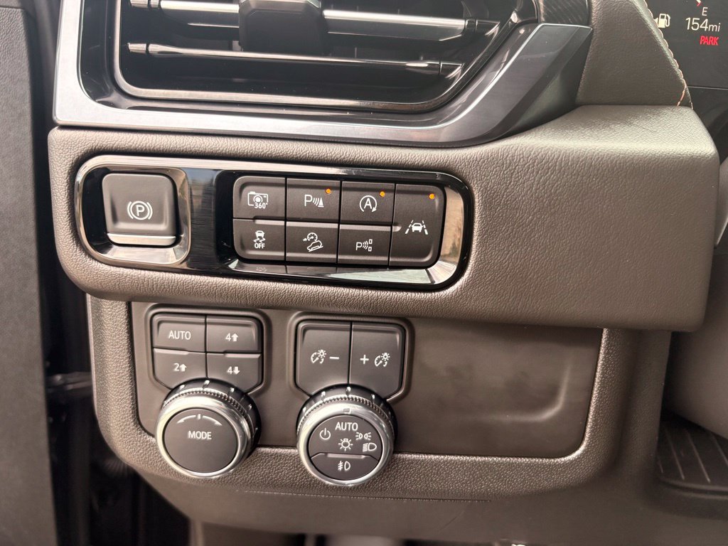 Used 2025 GMC Yukon AT4 AWD/4WD image 25