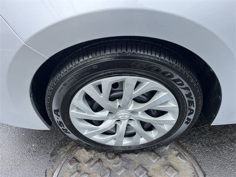 Used 2017 Toyota Corolla LE image 10