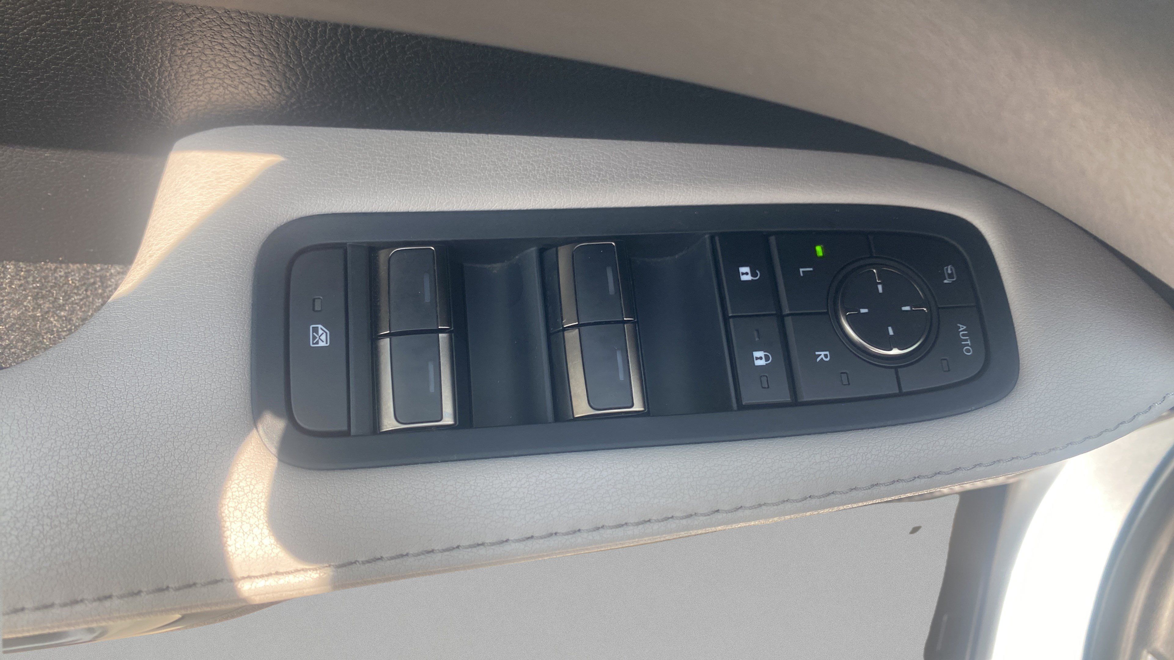 Used 2024 Lexus RX 350 Premium w/ Accessory Package (K3) FWD image 14