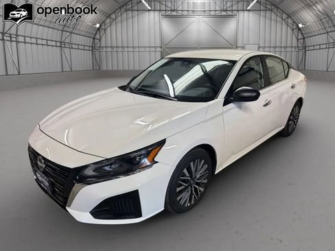 Used 2025 Nissan Altima 2.5 SV FWD image 1
