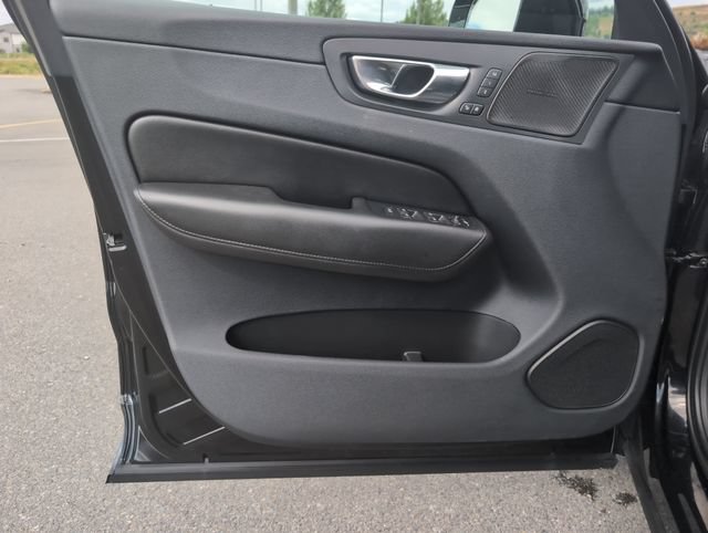 Used 2019 Volvo XC60 T6 Momentum w/ Multimedia Package AWD/4WD image 17
