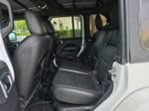 Used 2022 Jeep Wrangler Unlimited Sahara AWD/4WD image 27