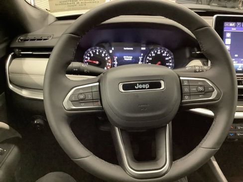 Used 2025 Jeep Compass Limited AWD/4WD image 21