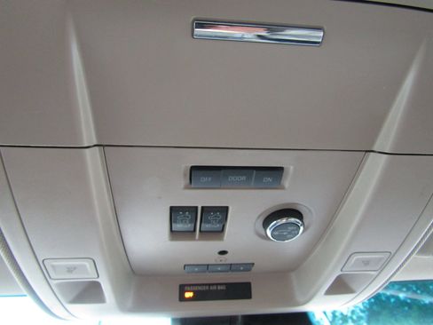 Used 2016 GMC Yukon XL Denali w/ Open Road Package image 37