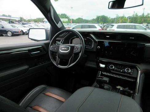 Used 2023 GMC Sierra 1500 AT4 w/ AT4 Premium Package AWD/4WD image 28