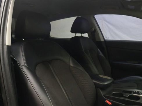 Used 2018 Kia Optima S w/ 18" Alloy Wheels Package image 11