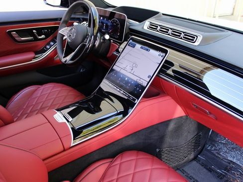 Used 2025 Mercedes-Benz S 580 S 580 4MATIC w/ AMG Line Package image 12