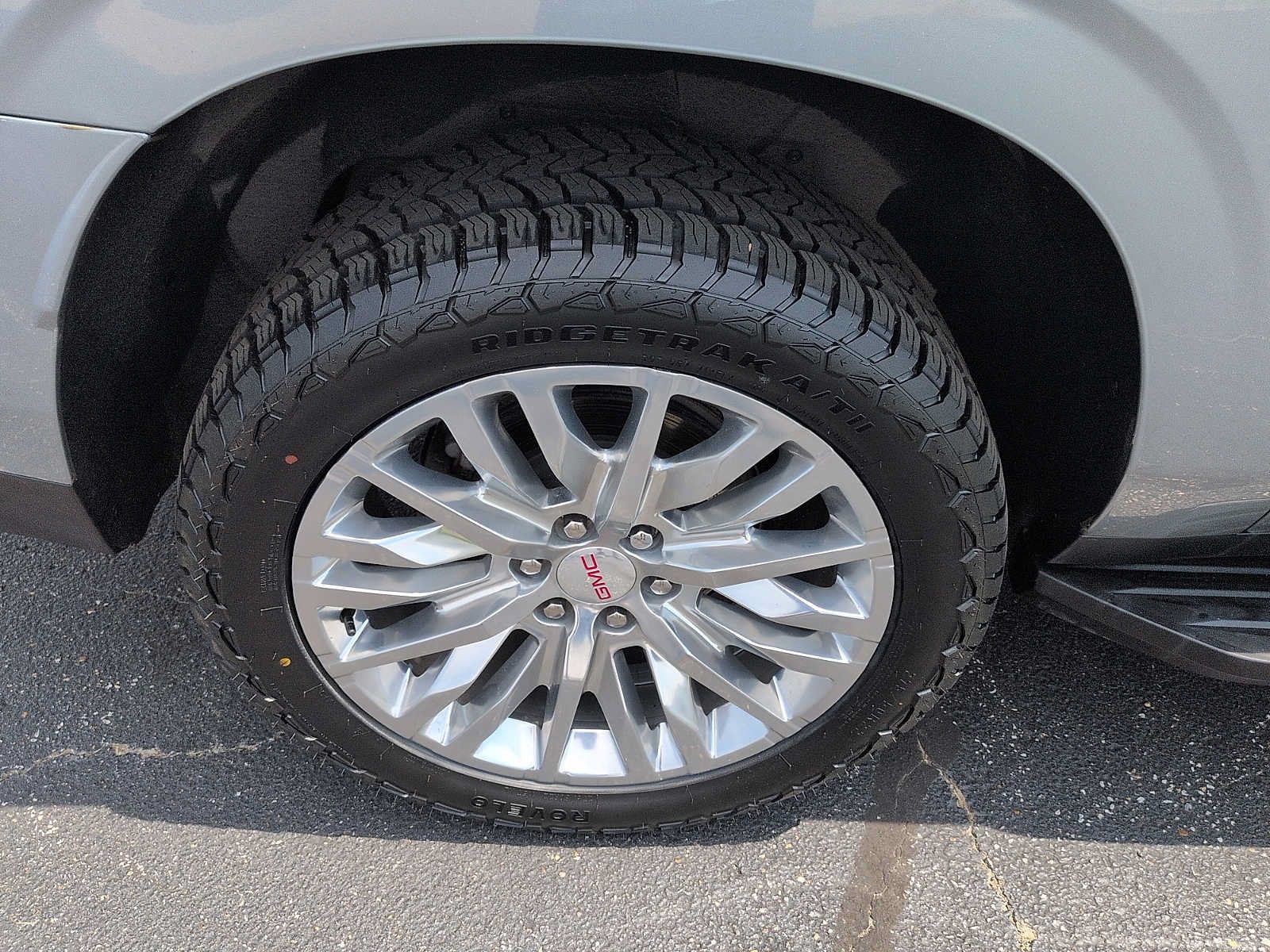 Used 2023 GMC Yukon XL Denali AWD/4WD image 9