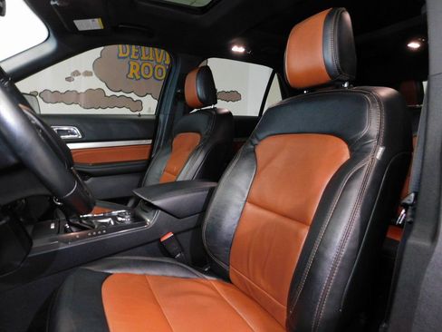 Used 2019 Ford Explorer XLT w/ XLT Desert Copper Package image 36