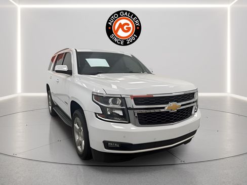 Used 2018 Chevrolet Tahoe LT w/ Luxury Package RWD image 2