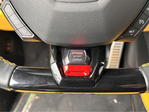 Used 2020 Lamborghini Huracan EVO RWD image 36