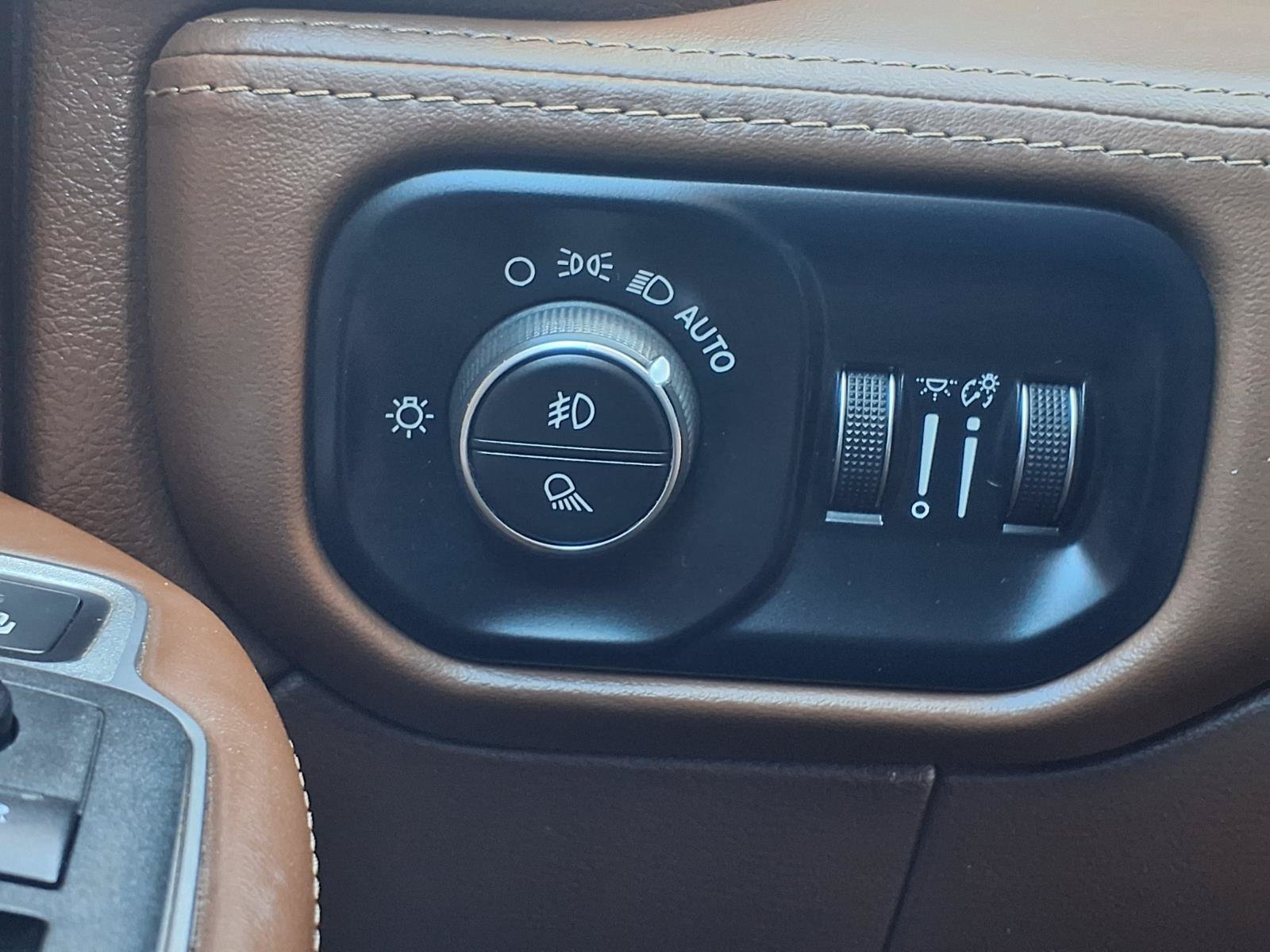Used 2022 RAM 2500 Limited AWD/4WD image 17