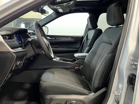 New 2025 Jeep Grand Cherokee L Laredo w/ Luxury Tech Group I image 14