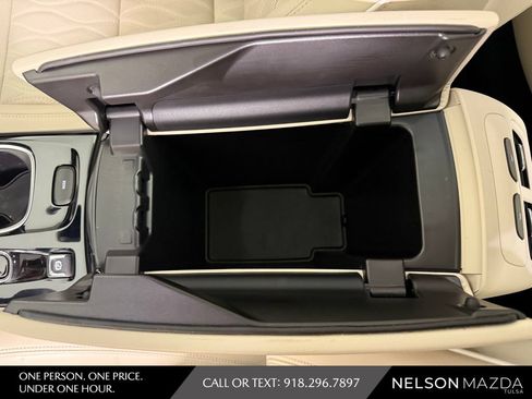 Used 2021 Buick Envision Avenir w/ Technology Package II FWD image 32