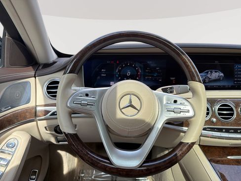 Used 2018 Mercedes-Benz S 560 4MATIC Sedan w/ Premium Package image 11