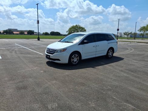 Used 2011 Honda Odyssey EX-L image 2