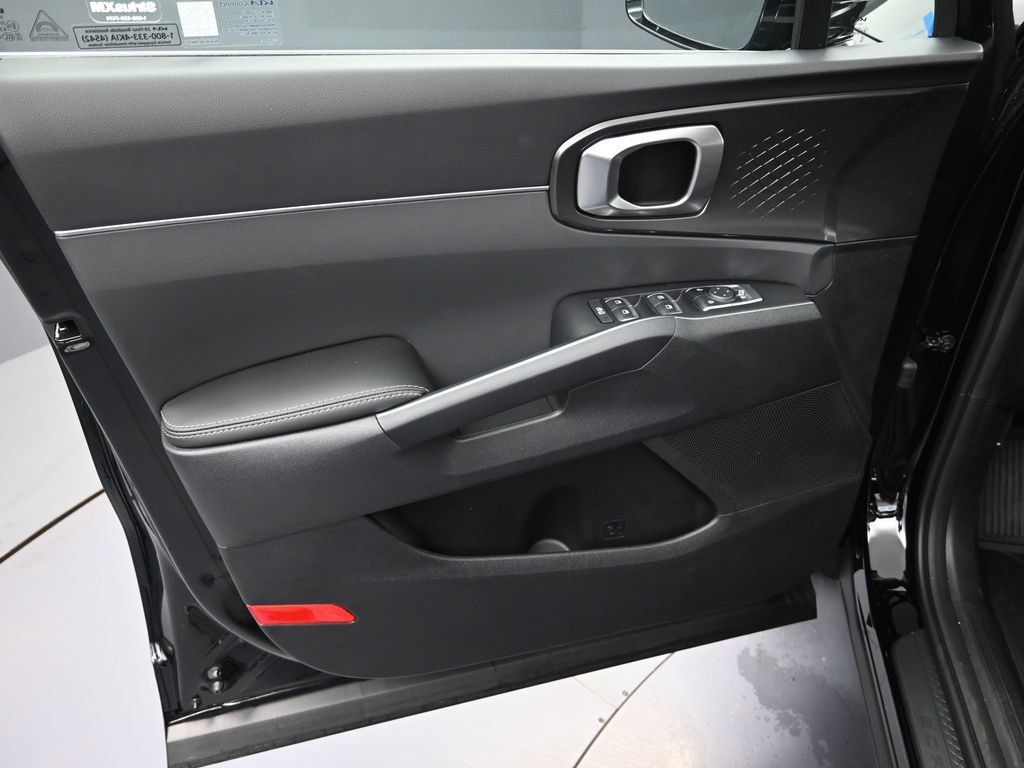 Certified 2026 Kia Sorento EX AWD/4WD image 9