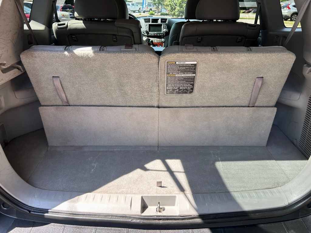 Used 2012 Toyota Highlander Limited w/ Tow Pkg AWD/4WD image 16