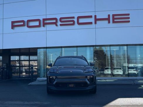 New 2026 Porsche Macan 4 Electric image 23