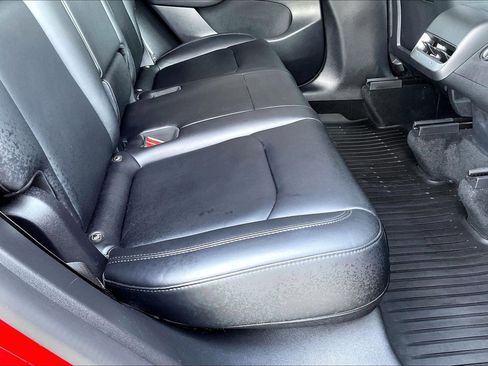 Used 2022 Tesla Model Y Long Range image 18