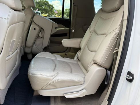 Used 2018 Cadillac Escalade ESV Luxury RWD image 25