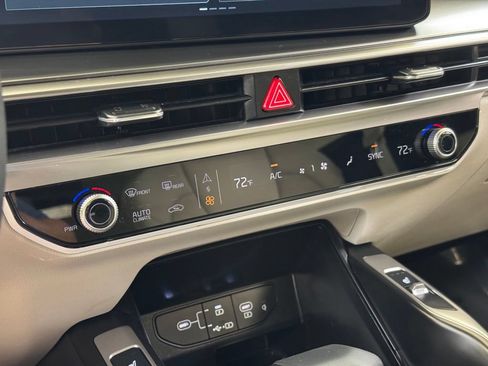 Used 2025 Kia Sorento S w/ Panoramic Sunroof Package FWD image 44