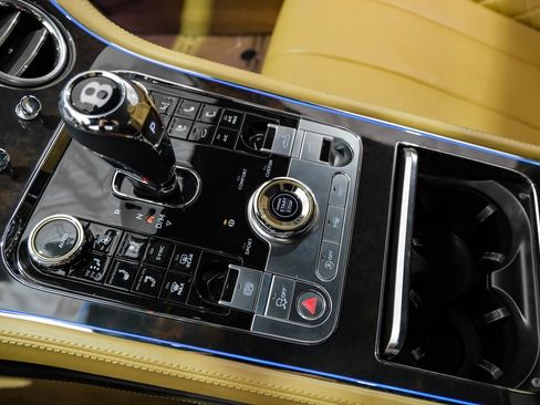 Used 2021 Bentley Continental GT image 25