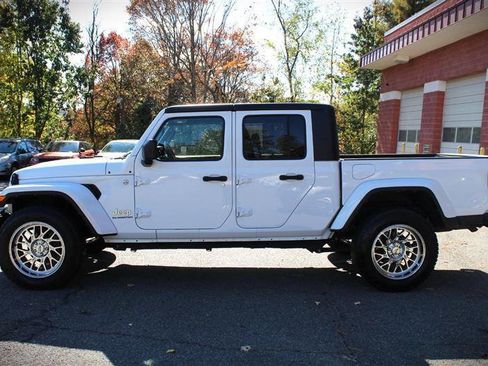 Used 2022 Jeep Gladiator Overland w/ Popular Equipment Package AWD/4WD image 2