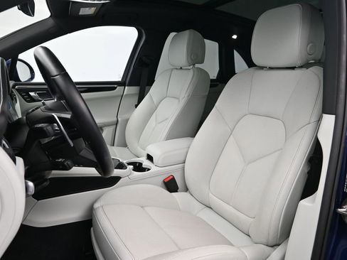 Certified 2024 Porsche Macan AWD/4WD image 5
