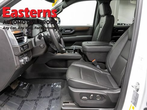 Used 2025 GMC Yukon XL Denali AWD/4WD image 14