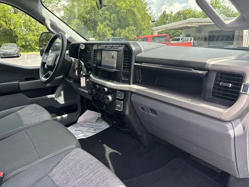 Used 2024 Ford F350 XLT image 32