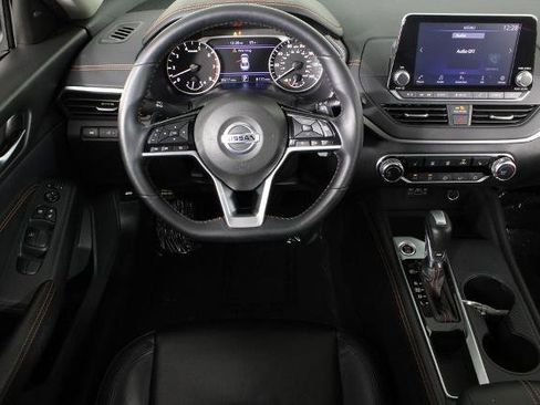 Certified 2020 Nissan Altima 2.5 SR w/ Premium Package image 4