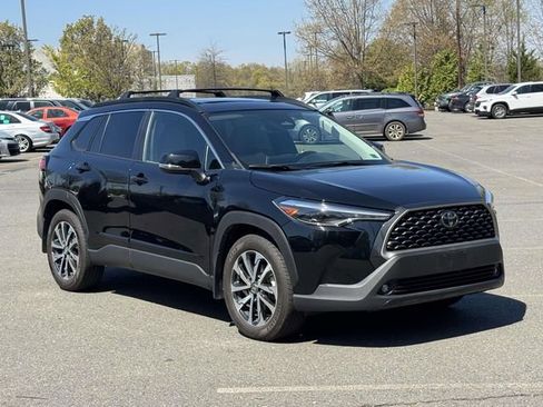 Used 2024 Toyota Corolla Cross XLE w/ Convenience Package image 1