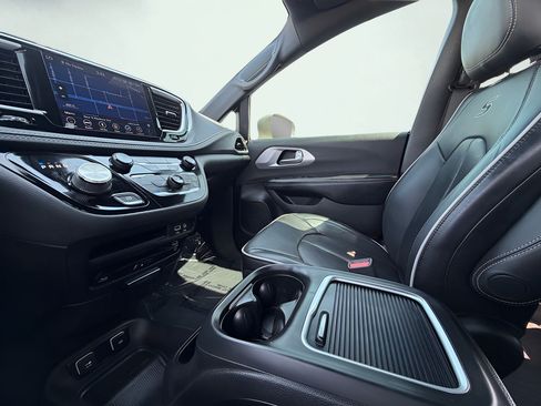Used 2019 Chrysler Pacifica Limited w/ S Appearance Package FWD image 60