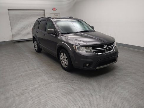 Used 2019 Dodge Journey SE w/ Connectivity Group FWD image 13
