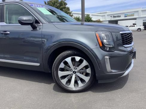 Used 2022 Kia Telluride EX w/ EX Premium Package FWD image 3