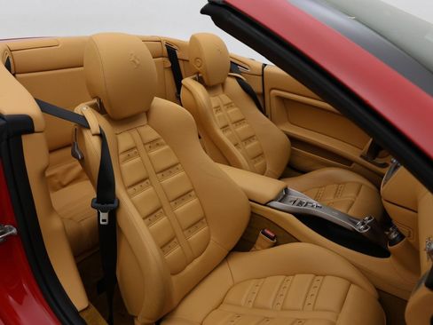 Used 2010 Ferrari California RWD image 6