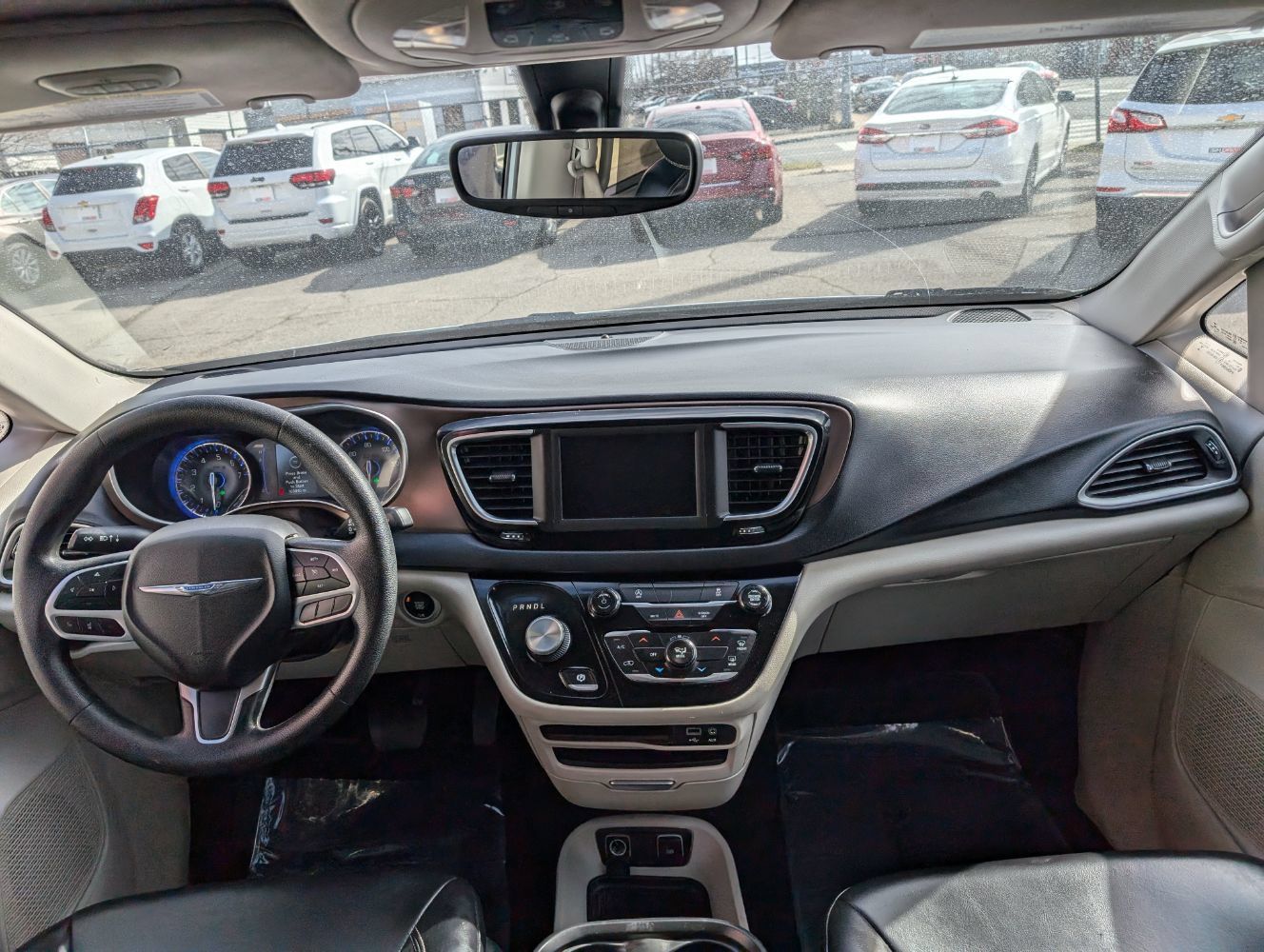 Used 2020 Chrysler Voyager Lxi FWD image 14