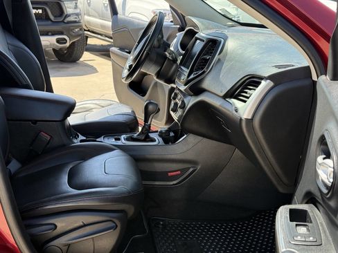 Used 2015 Jeep Cherokee Trailhawk w/ Comfort/Convenience Group AWD/4WD image 17