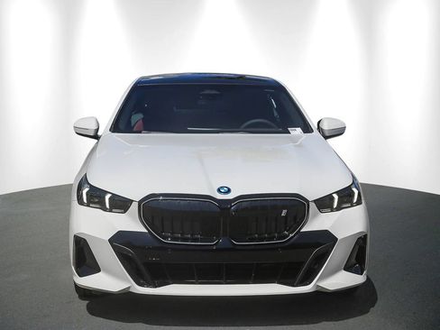 New 2027 BMW i5 eDrive40 w/ M Sport Package RWD image 2