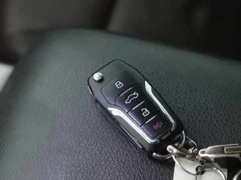 Used 2010 Ford Edge Limited image 21