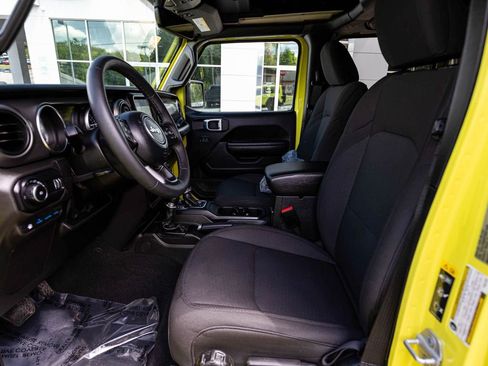 Used 2023 Jeep Wrangler Unlimited w/ Sun & Screen Package AWD/4WD image 25