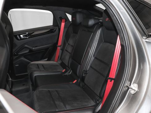 Used 2023 Porsche Cayenne GTS w/ Premium Package image 25