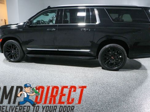 Used 2023 GMC Yukon XL SLT AWD/4WD image 10