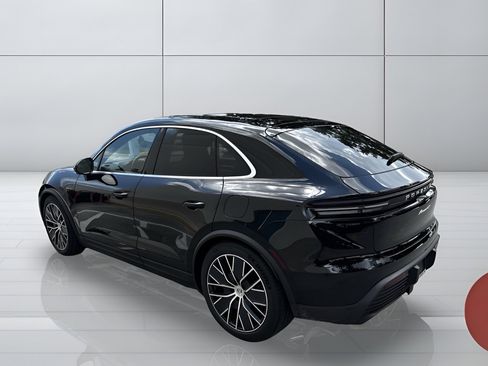 Used 2025 Porsche Macan 4S Electric AWD/4WD image 2