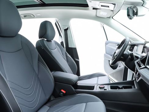 New 2026 Volkswagen Tiguan SE image 36