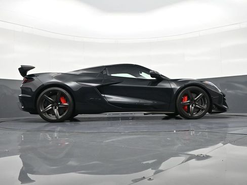 Used 2024 Chevrolet Corvette Z06 w/ Z07 Performance Package image 27